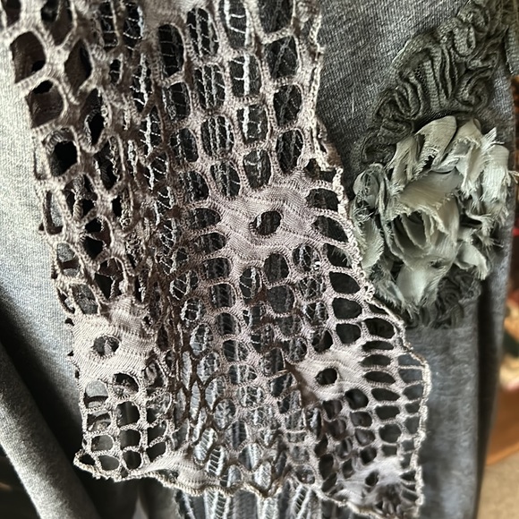 PRETTY ANGEL TOP with Quilled Roses🌹& Fabric Overlay - Picture 5 of 12